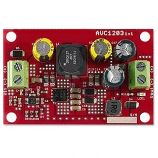 Na zdjęciu znajduje się przetwornica BCS-AVC1203, która stabilizuje napięcie DC/DC, z widocznymi złączami i oznaczeniami technicznymi na obudowie. Produkt ma kompaktową, prostokątną konstrukcję z wyraźnie zaznaczonym logo BCS.