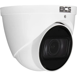 Biała kamera kopułkowa BCS z czarnym obiektywem, przeznaczona do monitoringu wizyjnego. Kamera ma nowoczesny design i logo BCS na górnej części obudowy.