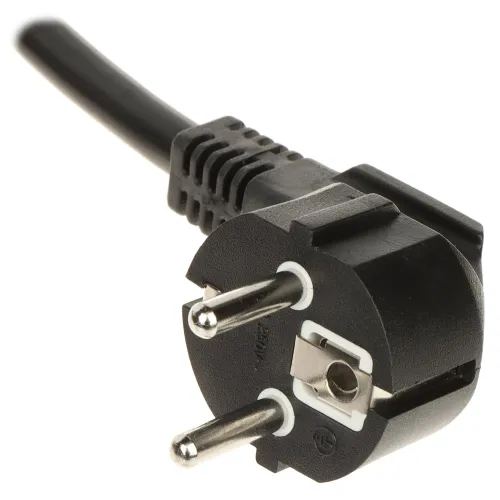 Czarny kabel zasilający z wtyczką typu Schuko, widoczny na białym tle. Wtyczka posiada dwa metalowe bolce oraz uziemienie.