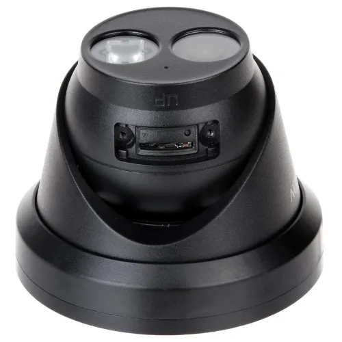 Czarna, kopułowa kamera monitoringu z dwoma obiektywami i widocznym portem na przedniej części obudowy. Kamera ma solidną konstrukcję i jest przeznaczona do montażu na suficie lub ścianie.