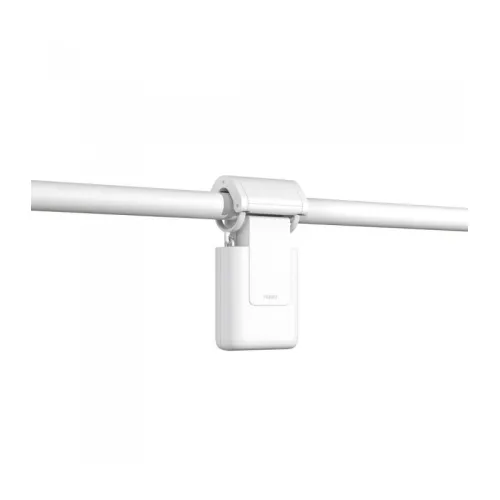 Na zdjęciu znajduje się biały, nowoczesny mechanizm do zasłon zamontowany na metalowym karniszu. Urządzenie ma prosty, minimalistyczny design z widocznym logo "Aqara".