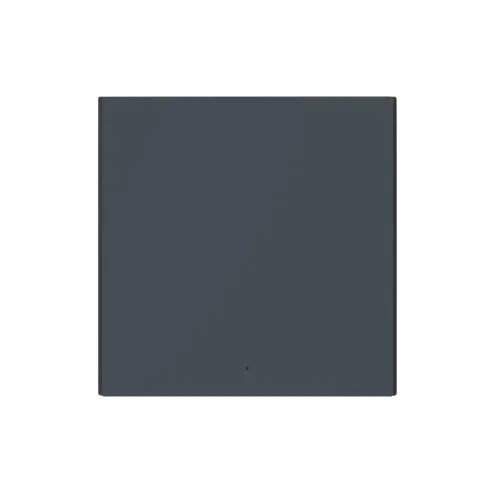 Kwadratowy, czarny panel z subtelnym, centralnym punktem na dolnej krawędzi. Panel ma minimalistyczny design i jednolitą powierzchnię.