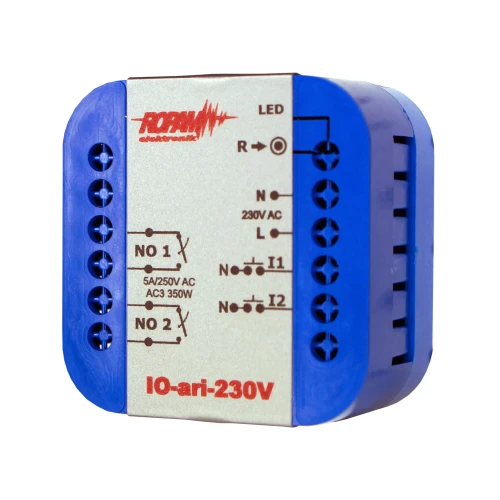 Zdjęcie przedstawia bezprzewodowy dwukanałowy sterownik elektryczny w niebieskiej obudowie z oznaczeniami technicznymi na przednim panelu. Urządzenie posiada złącza na kable oraz diodę LED wskazującą stan pracy.