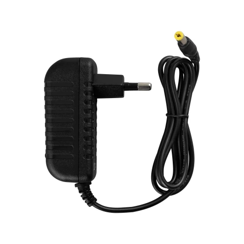 Czarny zasilacz sieciowy z wtyczką europejską i długim kablem zakończonym żółtą końcówką. Urządzenie ma żebrowaną powierzchnię dla lepszego chwytu.