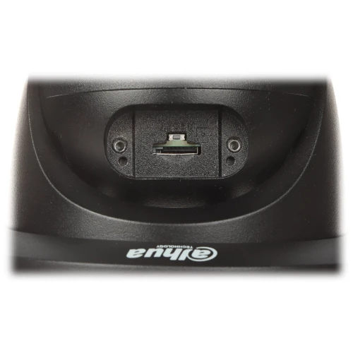 Zdjęcie przedstawia zbliżenie na gniazdo karty pamięci oraz przycisk reset na czarnym urządzeniu marki Dahua. W tle widoczna jest część obudowy z logo producenta.