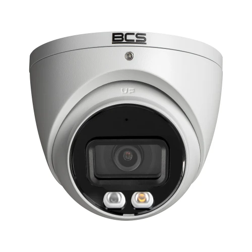 Kamera kopułowa IP marki BCS w kolorze białym z widocznym obiektywem i dwoma diodami LED. Urządzenie ma nowoczesny design i jest przeznaczone do monitoringu.