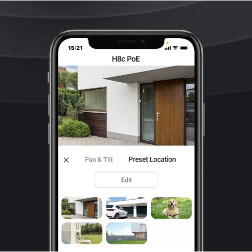 Smartfon wyświetla aplikację do zarządzania kamerą obrotową PoE Ezviz H8c, pokazującą różne ustawienia i widoki z kamery. W tle widoczny jest ciemny gradient, który podkreśla ekran telefonu.