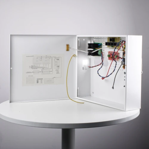 Outlet [39]: Zasilacz buforowy dla 4 kamer BCS-UPS/A4/E