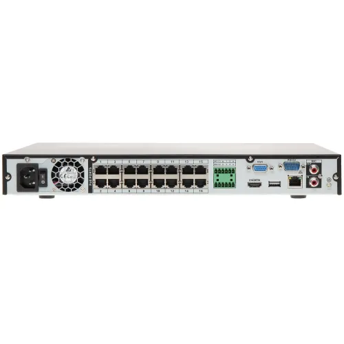 Zdjęcie przedstawia tylny panel urządzenia elektronicznego z wieloma portami, w tym złączami Ethernet, HDMI, VGA, RS232 oraz złączami audio. Po lewej stronie znajduje się wentylator i gniazdo zasilania.