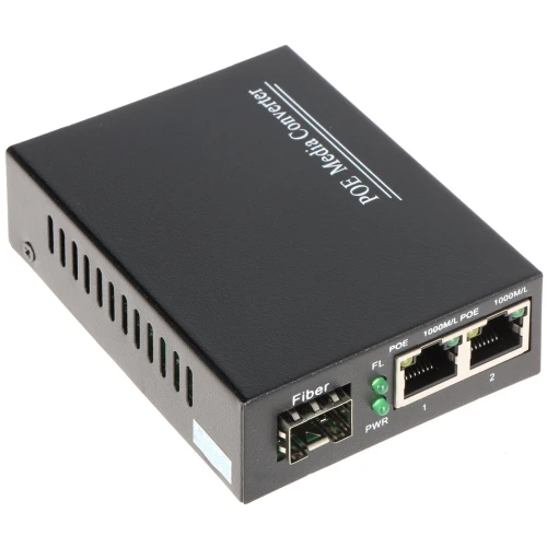 Na zdjęciu znajduje się czarny switch PoE z dwoma portami Ethernet i jednym portem SFP, oznaczony jako "PoE Media Converter". Urządzenie posiada wskaźniki LED dla zasilania i aktywności sieciowej.