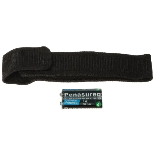 Na zdjęciu znajduje się czarny, nylonowy pasek z rzepem oraz bateria AA marki Penasureg. Pasek jest rozłożony na płasko, a bateria leży poniżej niego.