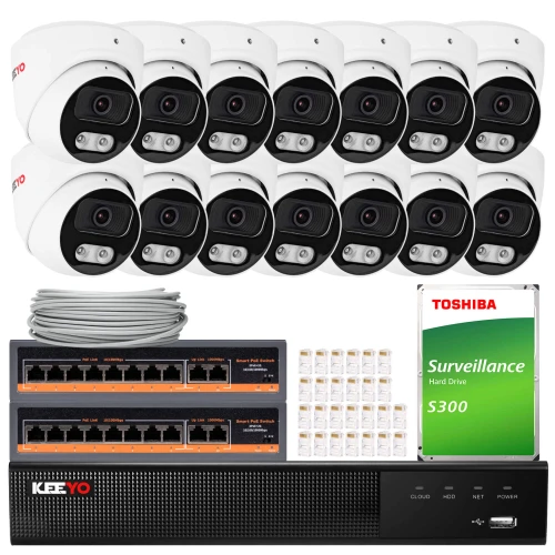 Zestaw do monitoringu składający się z dwunastu kamer kopułkowych, dwóch switchów, dysku twardego Toshiba oraz rejestratora KeeYo. W zestawie znajduje się również kabel sieciowy i złącza RJ45.