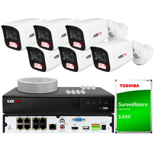 Zestaw do monitoringu składający się z sześciu białych kamer Keeyo, rejestratora z różnymi portami oraz dysku twardego Toshiba S300. W zestawie znajdują się również kable i złącza niezbędne do instalacji.