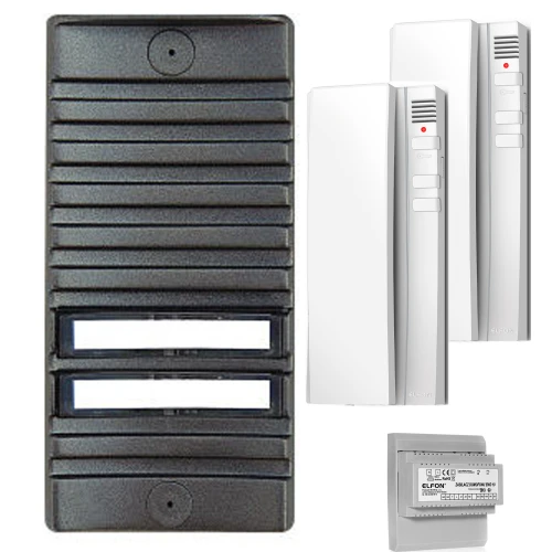 Na zdjęciu znajduje się zestaw domofonowy składający się z czarnej, prostokątnej jednostki zewnętrznej oraz dwóch białych słuchawek wewnętrznych. Obok widoczny jest również moduł elektroniczny z oznaczeniami.