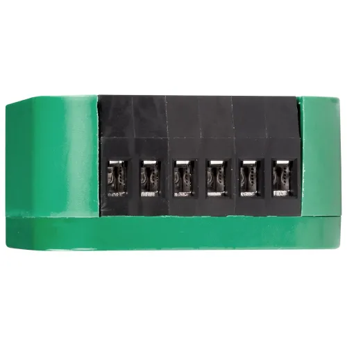 Zdjęcie przedstawia zielony moduł z sześcioma czarnymi złączami elektrycznymi. Złącza są umieszczone w równym rzędzie na środku modułu.